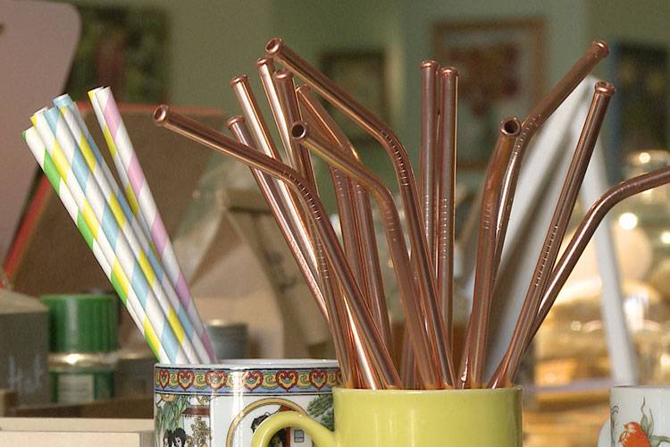 metallic gold plastic cutlery